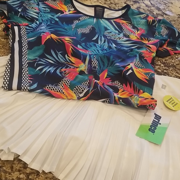 Lucky in Love tropical Tee size M - Picture 5 of 5